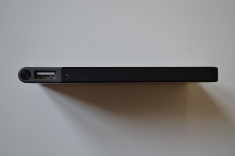 Power bank Huawei AP006 - boční strana Power bank Huawei AP006 - boční strana