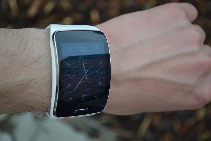 Samsung Gear S - přední strana (1)