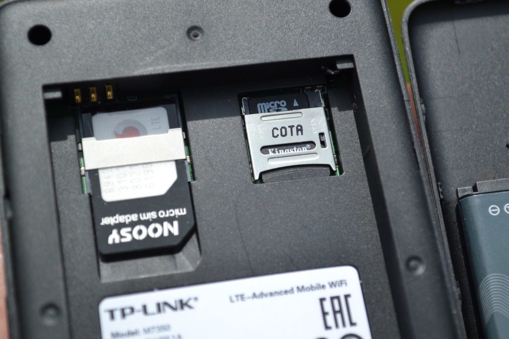 TP Link M7350 konstrukce odejmutý zadní kryt 2
