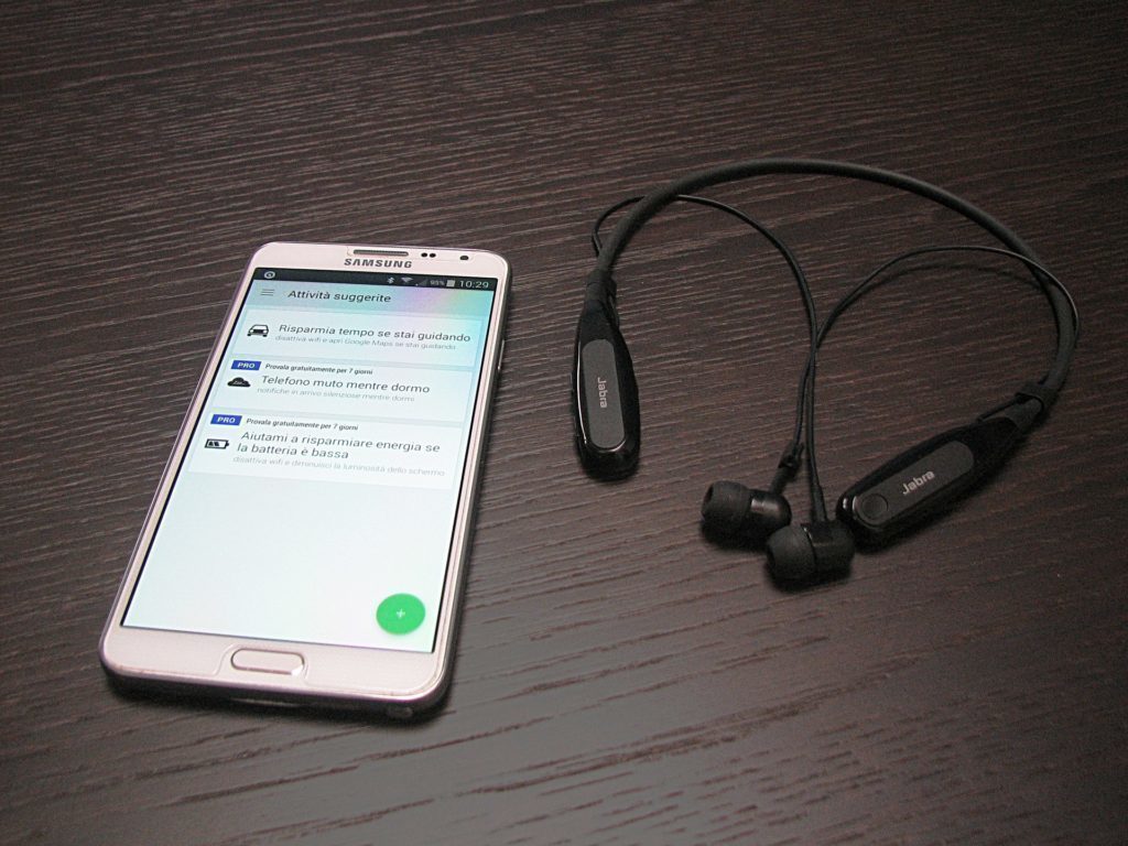 Bluetooth lze použít k připojení bezdrátových sluchátek