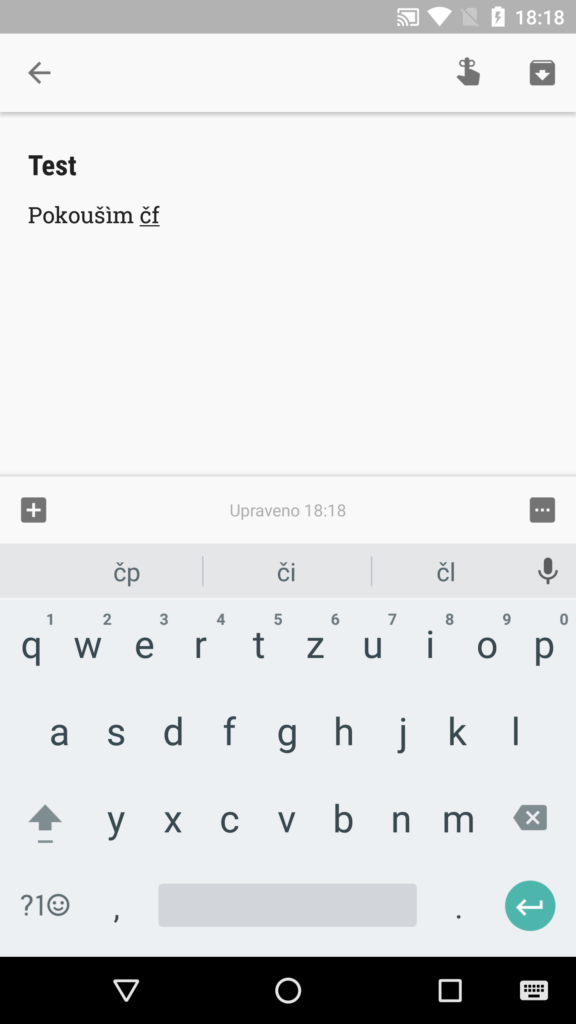 Klávesnice kromě možností změny velikosti také skoro stejná