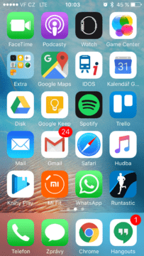 Apple iPhone SE – iOS 9, domácí obrazovka 1
