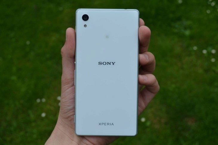 Sony Xperia M4 Aqua -  zadní strana telefonu (2)