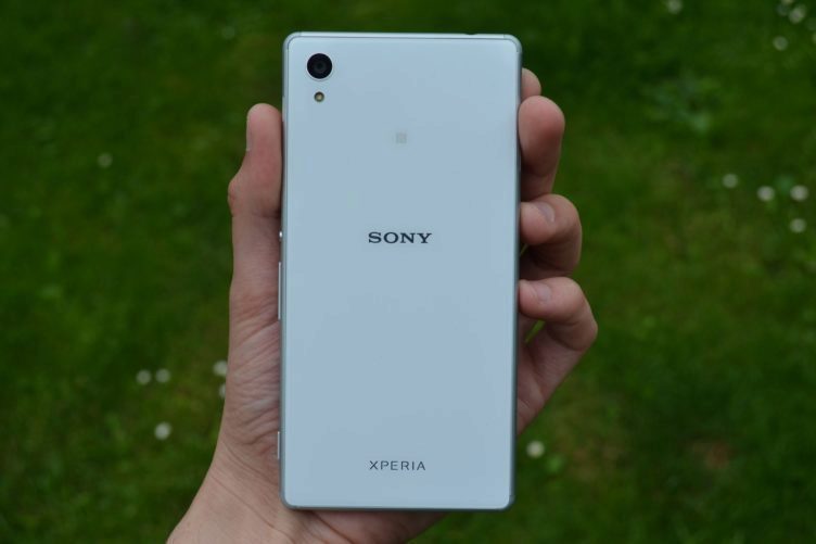 Sony Xperia M4 Aqua - zadní strana telefonu (2) Sony Xperia M4 Aqua - zadní strana telefonu (2)