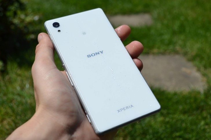 Sony Xperia M4 Aqua -  zadní strana telefonu (4)