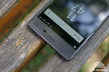 Sony Xperia X vrchní okraj