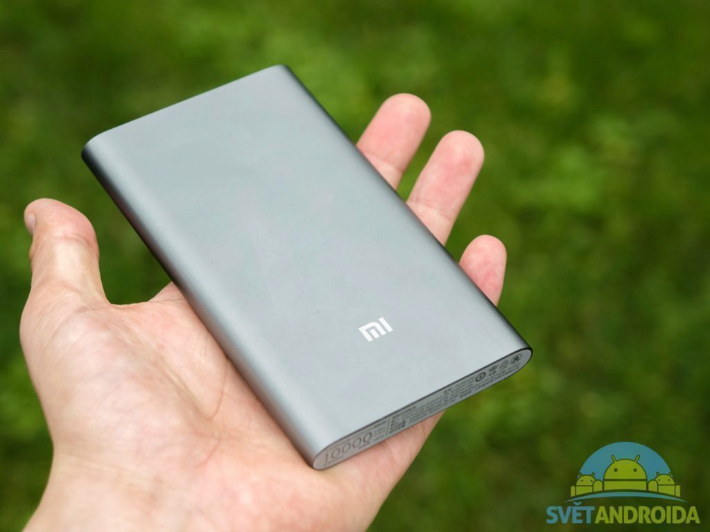 Xiaomi Power Bank 10000 mAh USB-C - konstrukce, v ruce