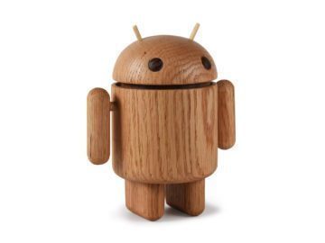 Dead Zebra chystá unikátní dřevěné figurky Androidu za 3000 Kč