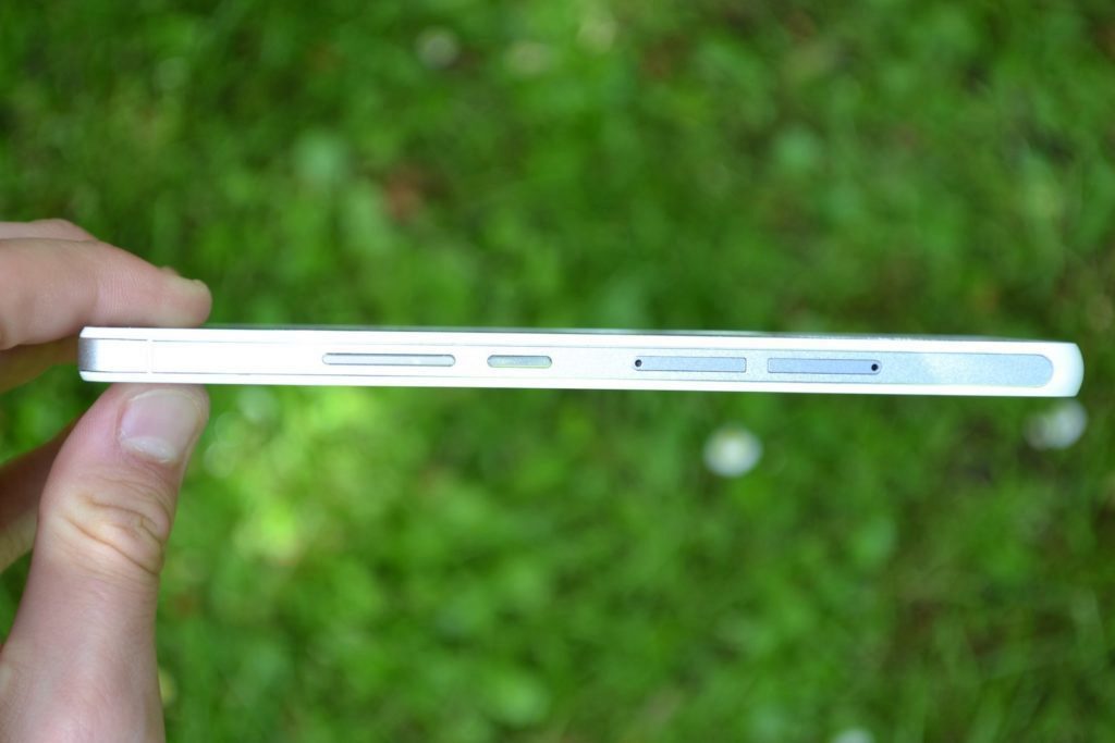 Honor 6 Plus boční strana SIM sloty