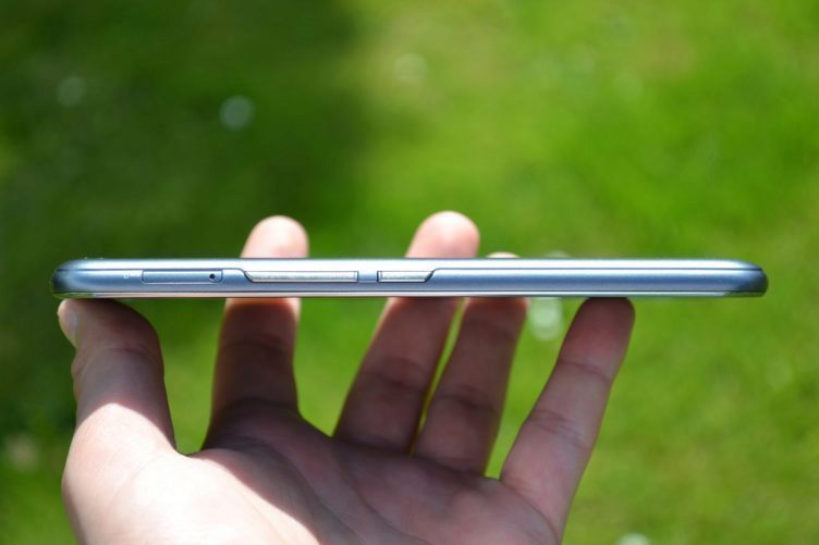 Vodafone Smart ultra 6 - konstrukce, tlačítka ovládání Vodafone Smart ultra 6 - konstrukce, tlačítka ovládání