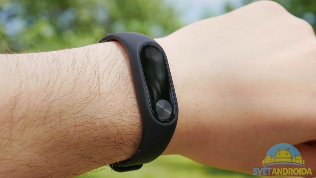 Xiaomi Mi Band 2-konstrukce, na ruce