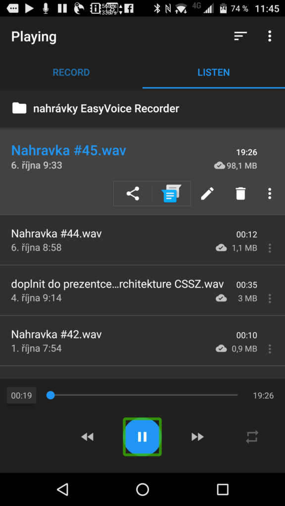Při zvolení nahrávky se zobrazí další možnosti
