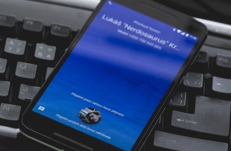 Google phone z Pixelů náhleďák