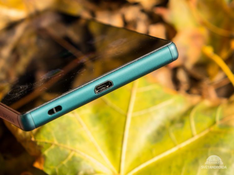 Sony Xperia Z5 -  konstrukce, konektor