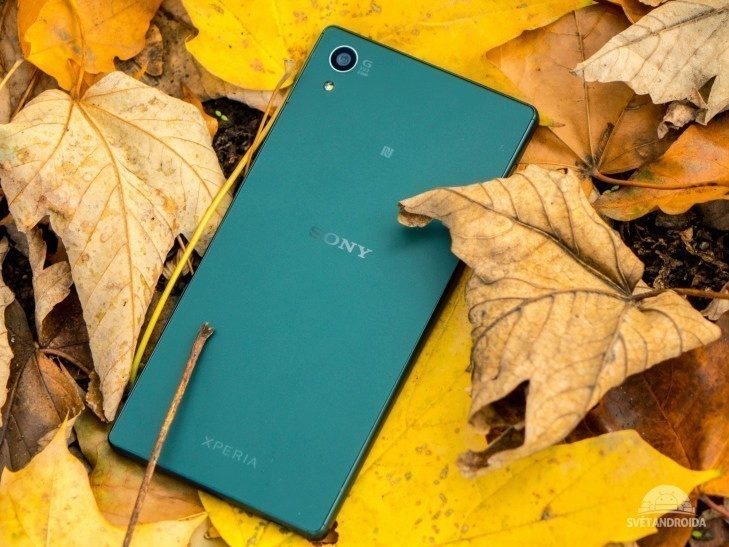 Sony Xperia Z5 -  konstrukce, záda