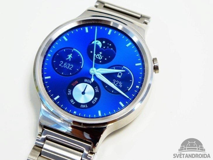 Huawei Watch - displej zblízka