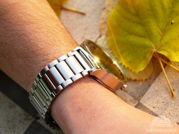 Huawei Watch - konstrukce, na ruce (1) Huawei Watch - konstrukce, na ruce (1)