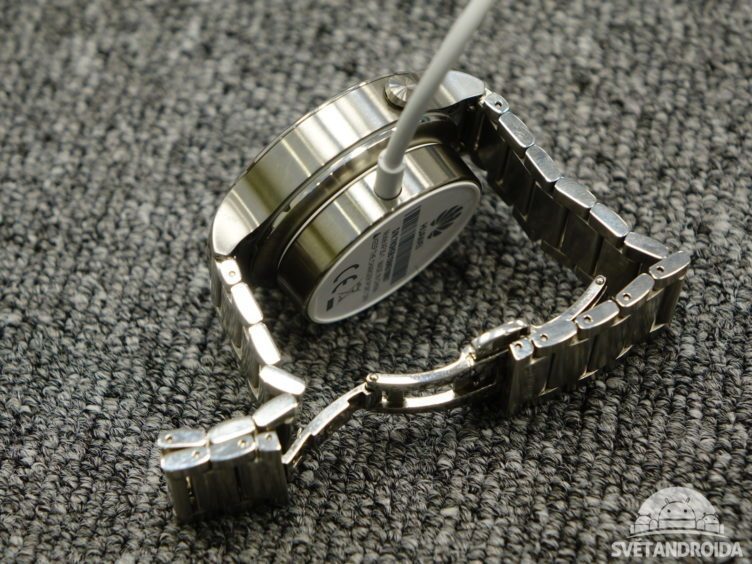 Huawei Watch - nabíjecí kolébka