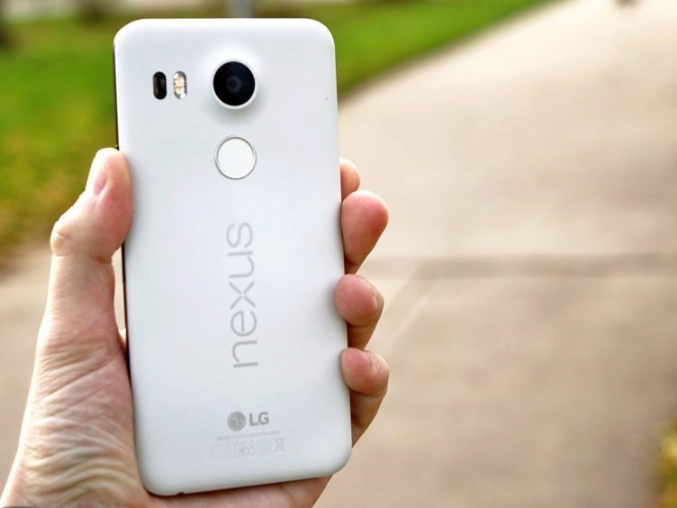 Nexus 5X - konstrukce, držení v ruce Nexus 5X - konstrukce, držení v ruce