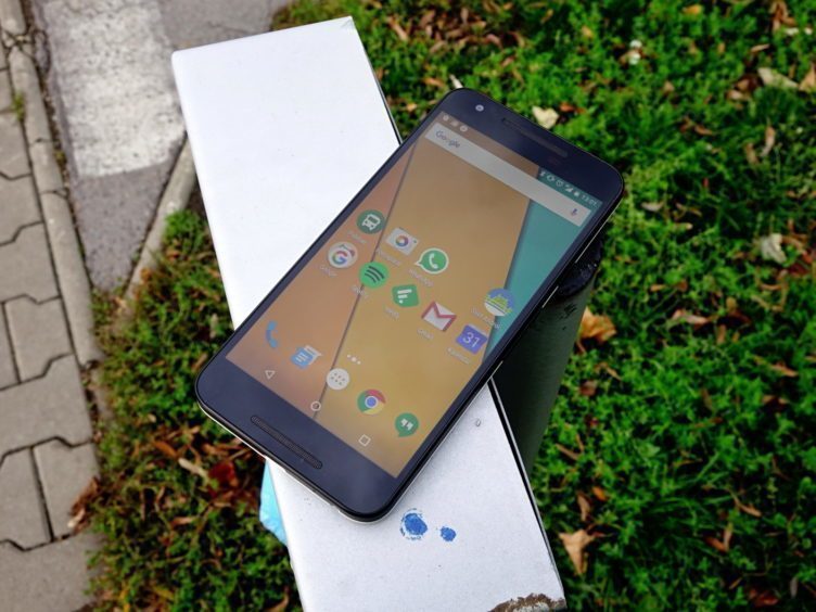 Nexus 5X - konstrukce, pohled zeshora