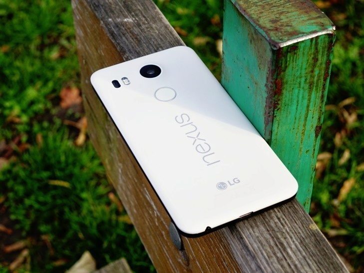Nexus 5X - konstrukce, pohled zezadu