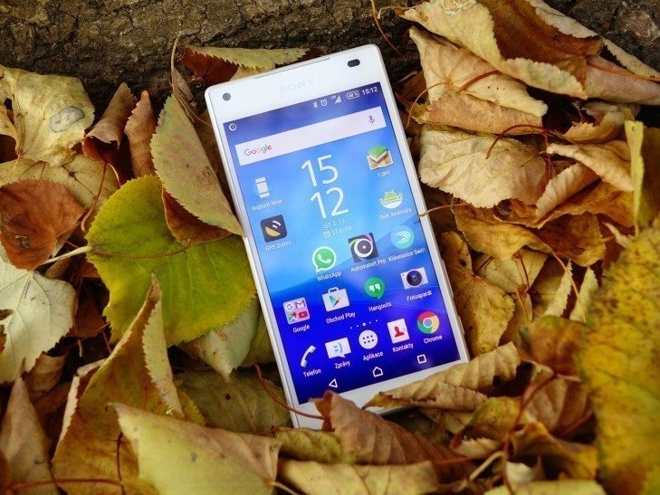 Sony Xperia Z5 Compact - displej, barvy