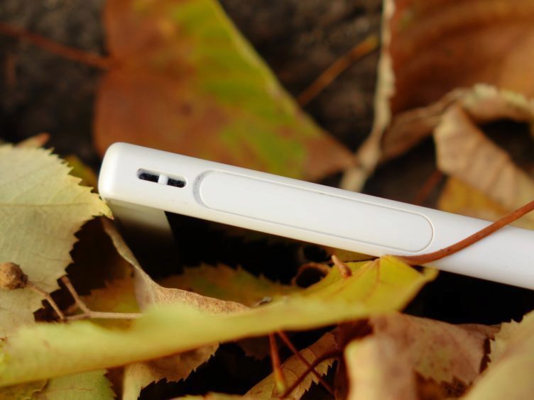 Sony Xperia Z5 Compact - konstrukce, krytka Sony Xperia Z5 Compact - konstrukce, krytka