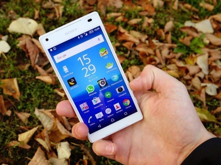 Sony Xperia Z5 Compact - konstrukce, ovládání hlasitosti