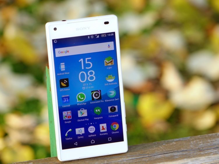 Sony Xperia Z5 Compact - konstrukce, přední strana (2) Sony Xperia Z5 Compact - konstrukce, přední strana (2)