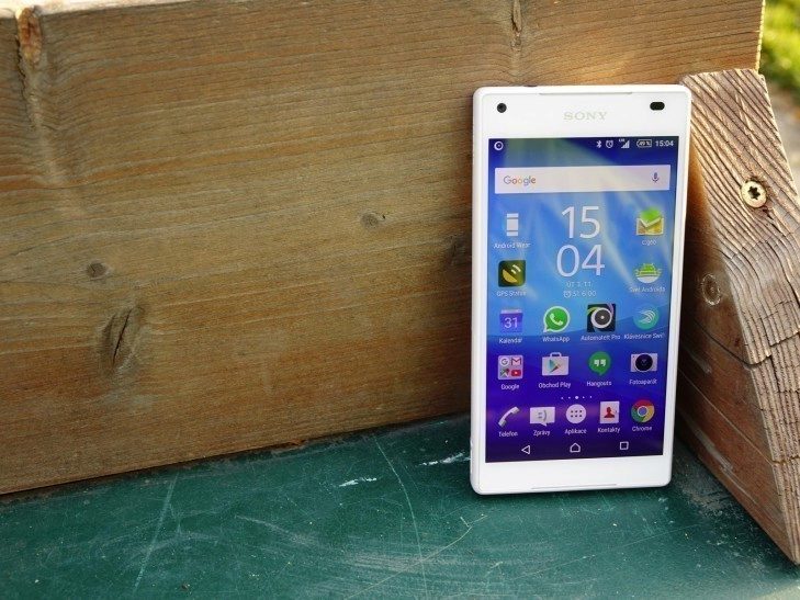 Sony Xperia Z5 Compact - konstrukce, přední strana