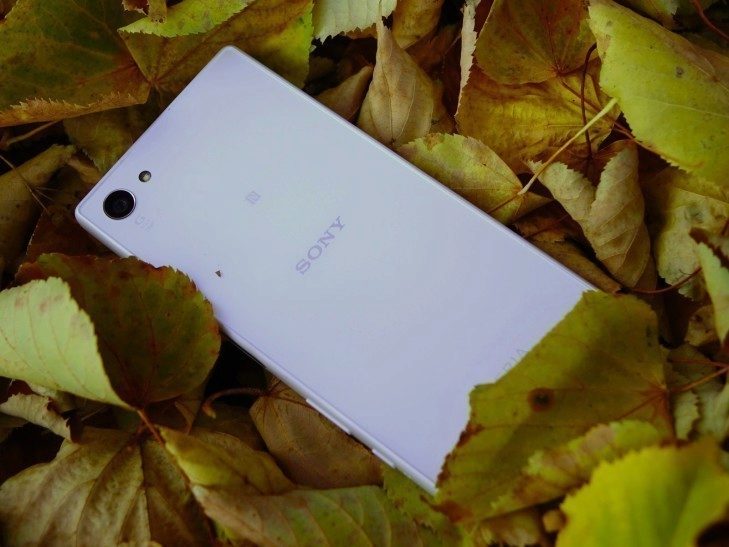 Sony Xperia Z5 Compact - konstrukce, zadní strana 1