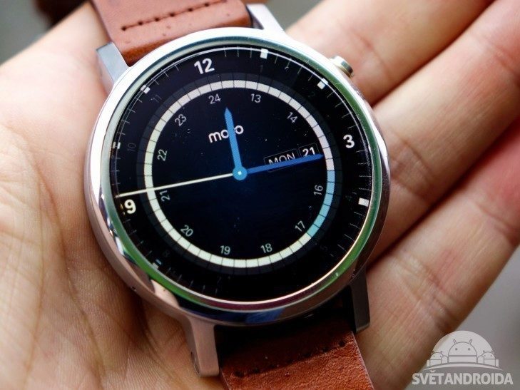 Motorola Moto 360 (2015) - displej, barvy, jemnost, čitelnost