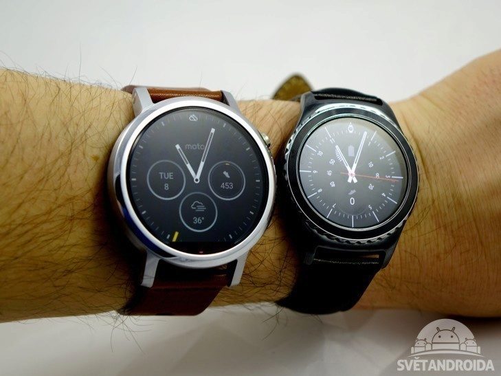 Motorola Moto 360 (2015) - konstrukce, srovnání Samsung Gear S2