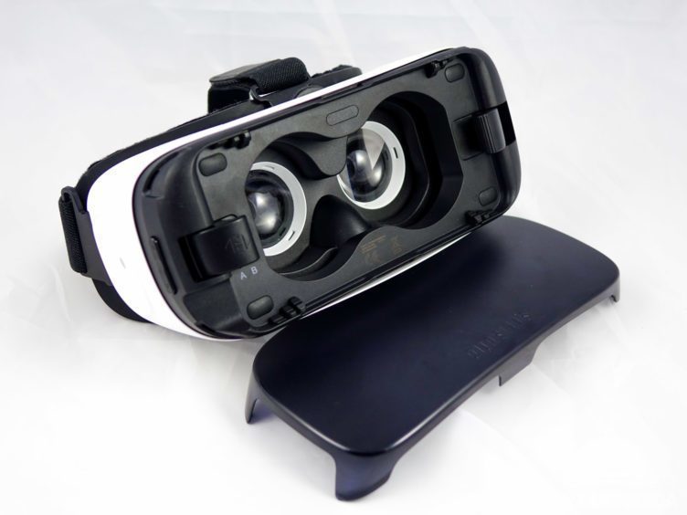 Samsung Gear VR Lite (SM-R322) - konstrukce, rozebrané