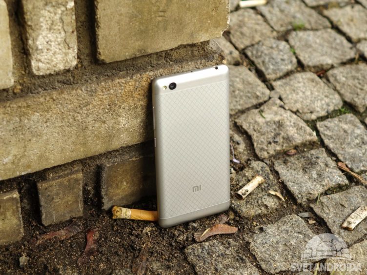 Xiaomi Redmi 3 - konstrukce, záda telefonu (2)