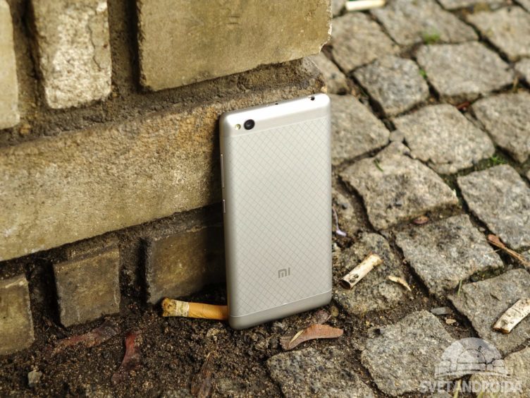 Xiaomi Redmi 3 - konstrukce, záda telefonu (2) Xiaomi Redmi 3 - konstrukce, záda telefonu (2)