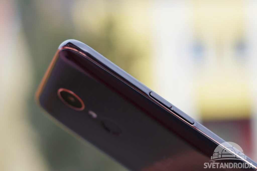LG K10 2017 bok