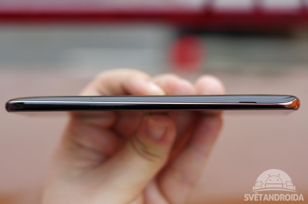 LG K10 2017 tloušťka