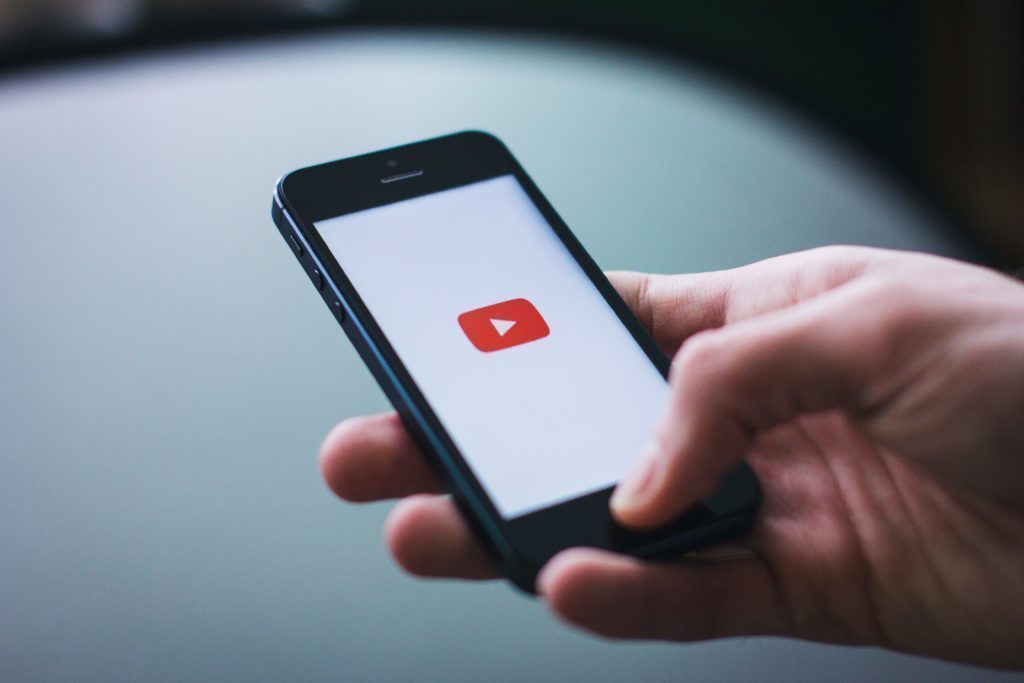 YouTube skončí s půlminutovými nepřeskočitelnými reklamami