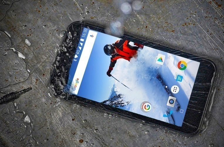 EVOLVEO StrongPhone 7 1