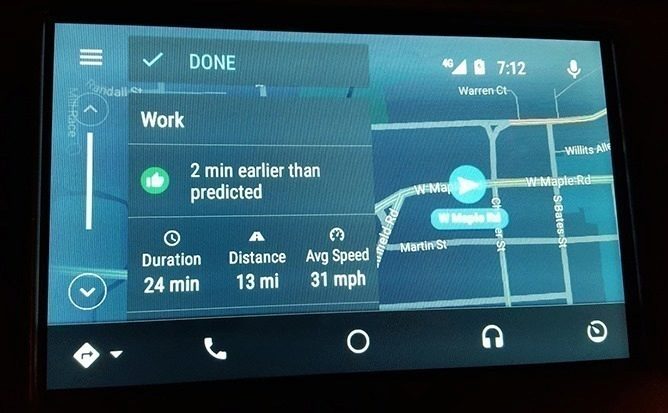 Nová obrazovka, zobrazující se po příjezdu na platformě Android Auto