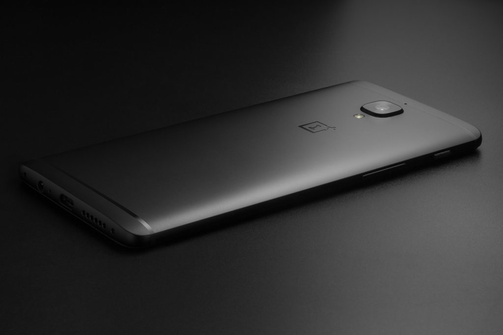 Telefon OnePlus 3T přichází v černé limitované edici Midnight Black