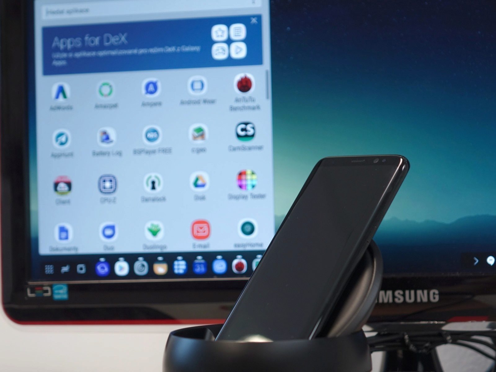 Samsung Galaxy S8 recenze Dex