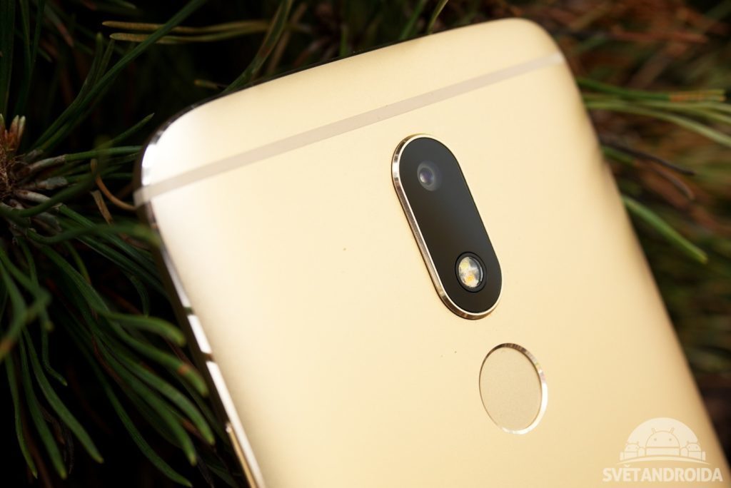 Lenovo Moto M fotoaparát a čtečka