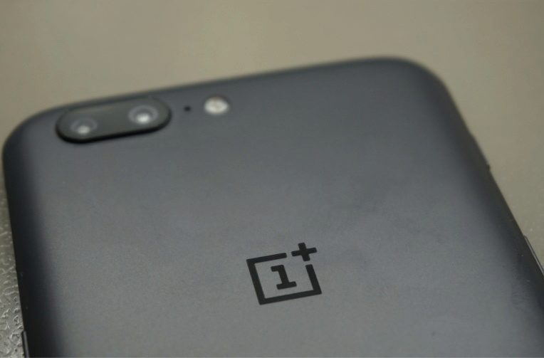 Ke kritice OnePlus 5 aktualizace