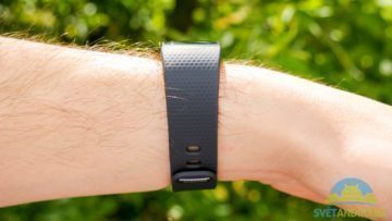 Samsung Gear Fit 2 -konstrukce, z boku