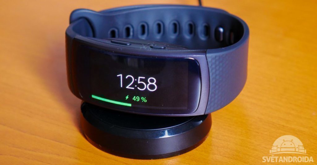 Samsung Gear Fit 2 - nabijecí kolébka (3 of 1)