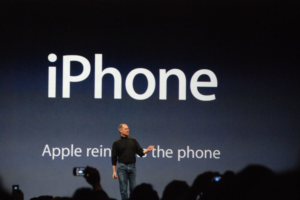 Steve Jobs představuje první telefon iPhone (Autor: Blake Patterson)