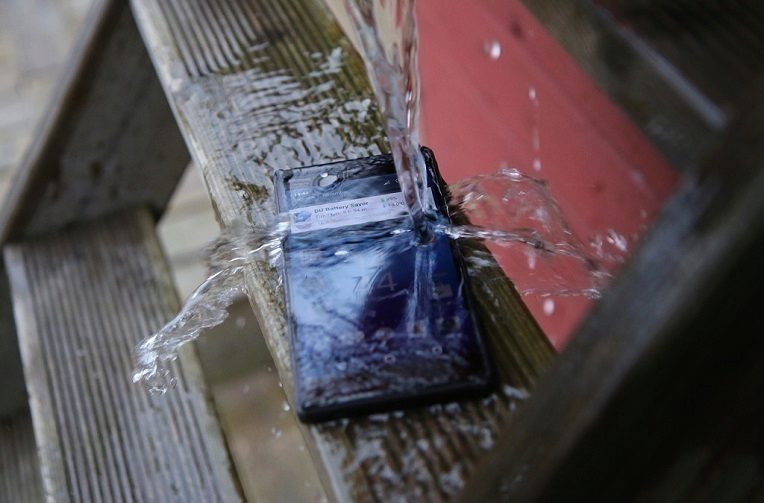 Xperia nebyla "vodotěsná", majitelé mohou dostat náhrady. Xperia nebyla "vodotěsná", majitelé mohou dostat náhrady.