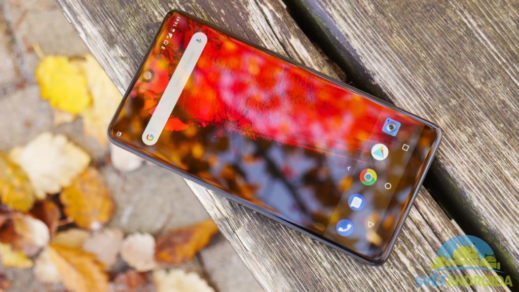 Telefon Essential Phone PH-1-konstrukce-predni strana